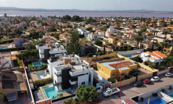 Herverkoop - Vrijstaande Villa -
Torrevieja