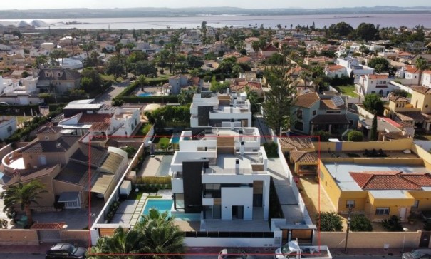 Herverkoop - Vrijstaande Villa -
Torrevieja