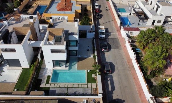 Herverkoop - Vrijstaande Villa -
Torrevieja