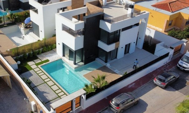 Herverkoop - Vrijstaande Villa -
Torrevieja