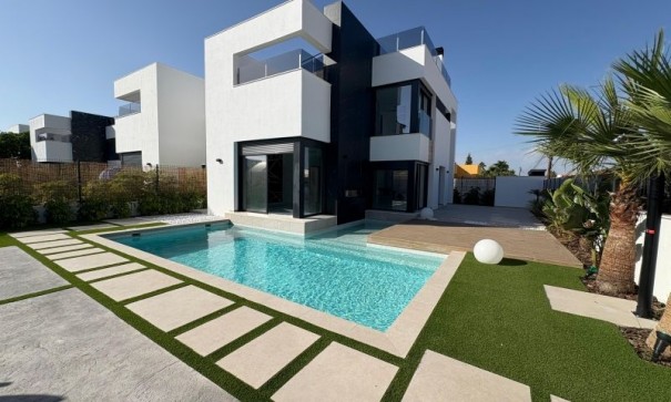 Herverkoop - Vrijstaande Villa -
Torrevieja