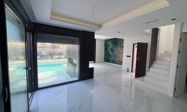 Herverkoop - Vrijstaande Villa -
Torrevieja