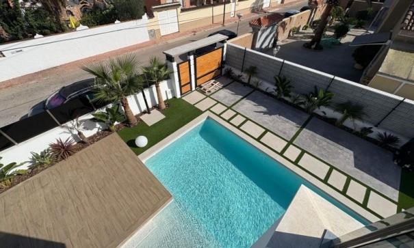 Herverkoop - Vrijstaande Villa -
Torrevieja