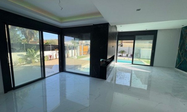 Herverkoop - Vrijstaande Villa -
Torrevieja