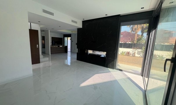 Herverkoop - Vrijstaande Villa -
Torrevieja