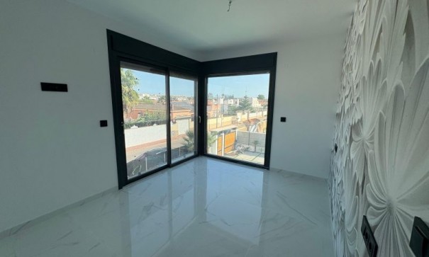 Herverkoop - Vrijstaande Villa -
Torrevieja