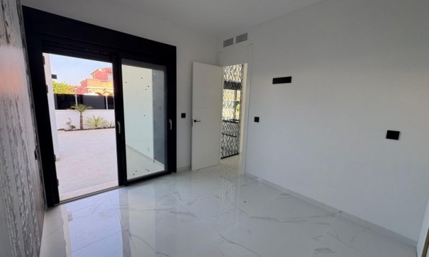 Herverkoop - Vrijstaande Villa -
Torrevieja