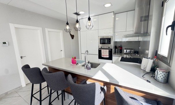 Resale - Freistehende Villa -
Villamartín