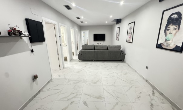 Resale - Freistehende Villa -
Villamartín