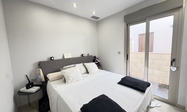 Sale - Detached Villa -
Villamartín - V