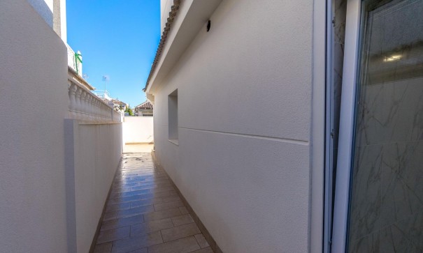 Sale - Detached Villa -
Torrevieja - El chaparral