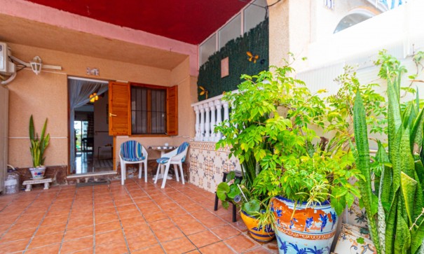 Sale - Town house -
Torrevieja - Los altos