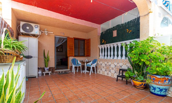 Sale - Town house -
Torrevieja - Los altos