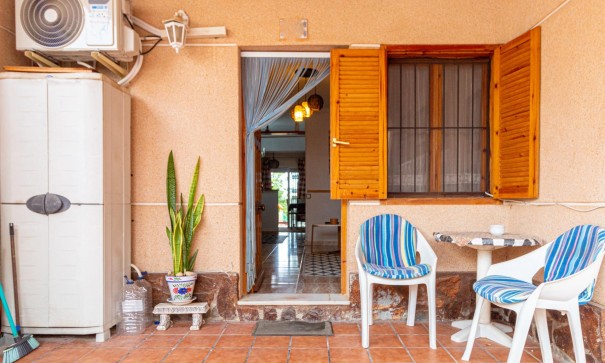 Sale - Town house -
Torrevieja - Los altos