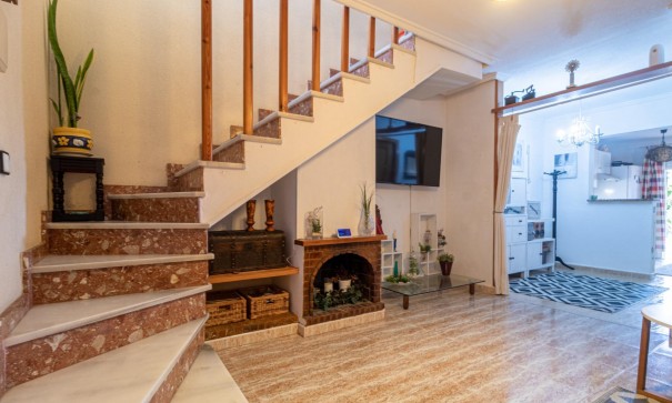 Sale - Town house -
Torrevieja - Los altos
