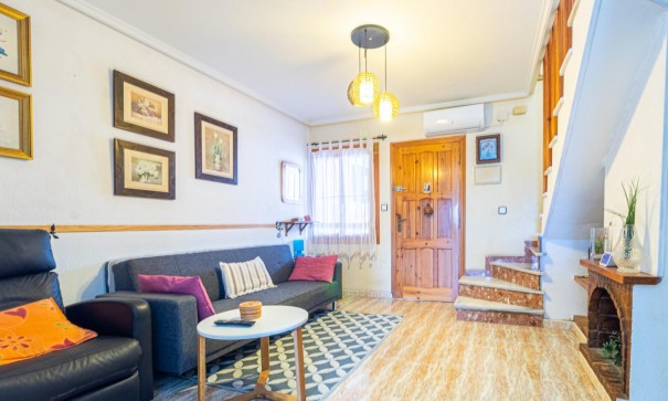 Sale - Town house -
Torrevieja - Los altos