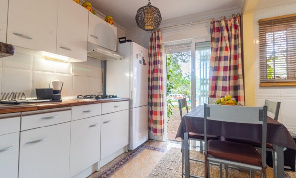 Sale - Town house -
Torrevieja - Los altos