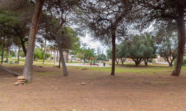 Sale - Town house -
Torrevieja - Los altos