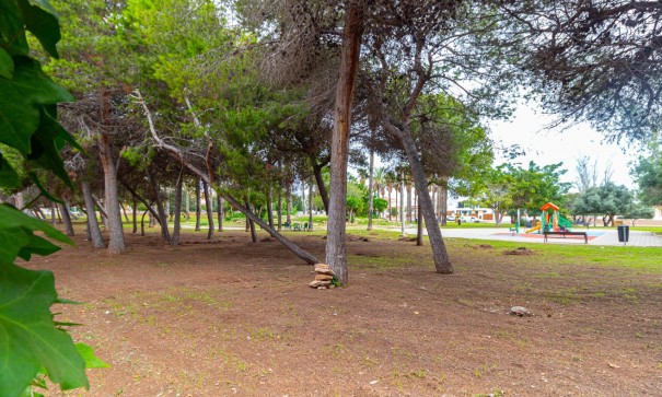 Sale - Town house -
Torrevieja - Los altos