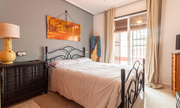 Sale - Town house -
Torrevieja - Los altos