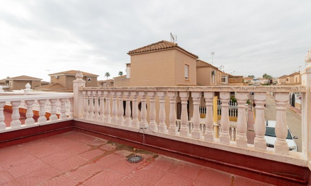 Sale - Town house -
Torrevieja - Los altos