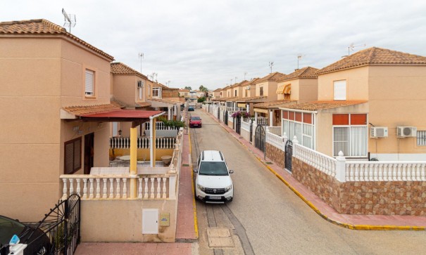 Sale - Town house -
Torrevieja - Los altos