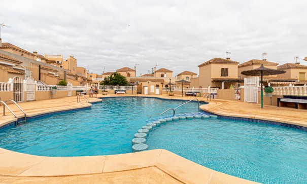 Sale - Town house -
Torrevieja - Los altos