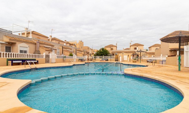 Sale - Town house -
Torrevieja - Los altos