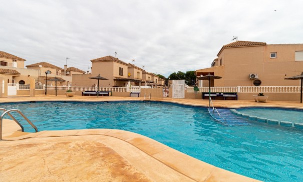 Sale - Town house -
Torrevieja - Los altos