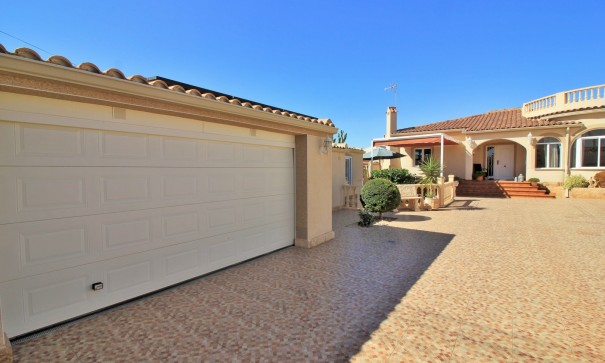 Sale - Detached Villa -
Torrevieja - La Siesta