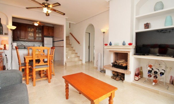 Sale - Town house -
Villamartín - PAU 8