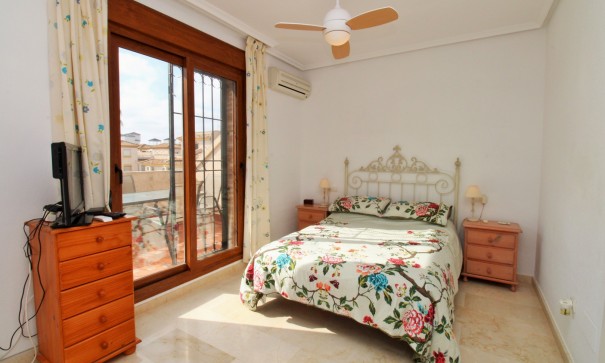 Sale - Town house -
Villamartín - PAU 8