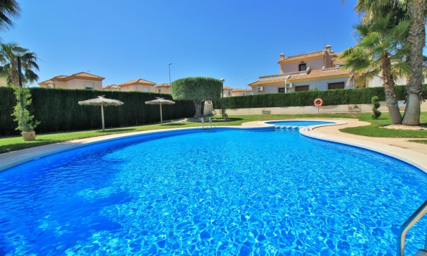 Sale - Town house -
Villamartín - PAU 8