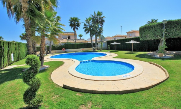 Sale - Town house -
Villamartín - PAU 8