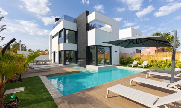 Sale - Detached Villa -
Torrevieja - Torreta florida