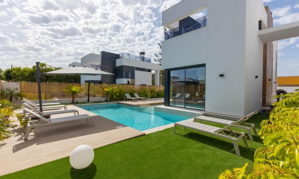 Sale - Detached Villa -
Torrevieja - Torreta florida