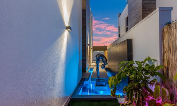 Sale - Detached Villa -
Torrevieja - Torreta florida