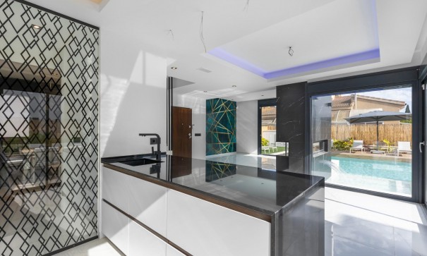 Sale - Detached Villa -
Torrevieja - Torreta florida