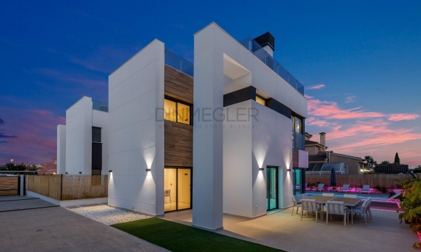 Sale - Detached Villa -
Torrevieja - Torreta florida