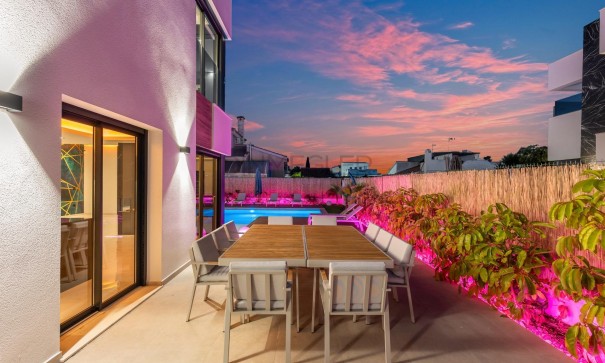 Sale - Detached Villa -
Torrevieja - Torreta florida