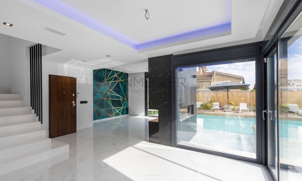 Sale - Detached Villa -
Torrevieja - Torreta florida