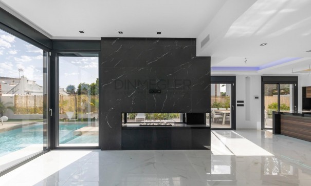 Sale - Detached Villa -
Torrevieja - Torreta florida