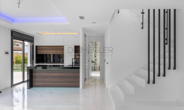 Sale - Detached Villa -
Torrevieja - Torreta florida