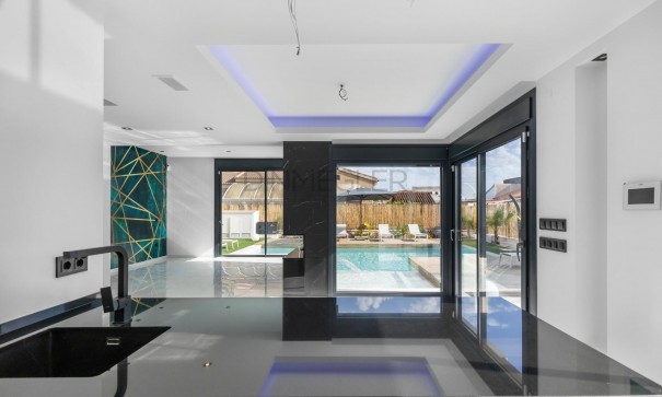 Sale - Detached Villa -
Torrevieja - Torreta florida