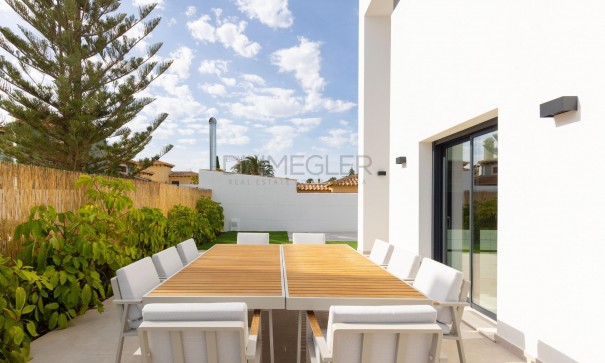 Sale - Detached Villa -
Torrevieja - Torreta florida