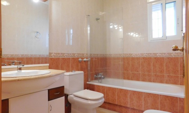 Herverkoop - Vrijstaande Villa -
Bigastro