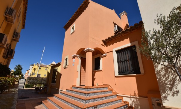 Sale - Town house -
Algorfa - La Finca Golf Resort