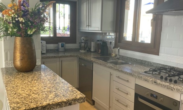 Videresalg - Fritliggende villa -
Algorfa