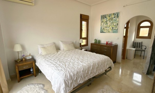 Videresalg - Fritliggende villa -
Algorfa