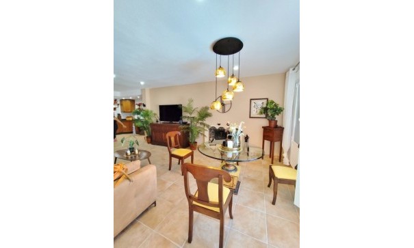 Herverkoop - Vrijstaande Villa -
San Miguel de Salinas